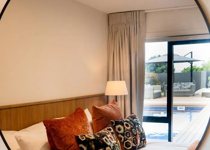 Villa Luxury Redwoods With Heated Pool, Spa, Sauna Rotorua
